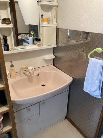 ニラスイホームのチラシを見て洗面化粧台の交換を決意！｜静岡県伊豆の国市四日町