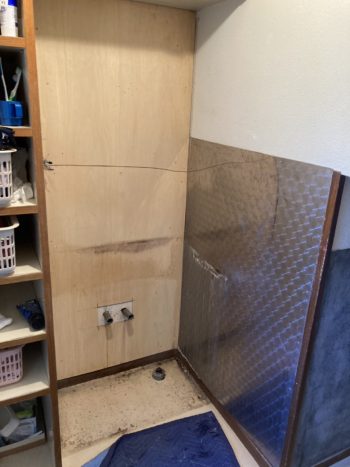 ニラスイホームのチラシを見て洗面化粧台の交換を決意！｜静岡県伊豆の国市四日町