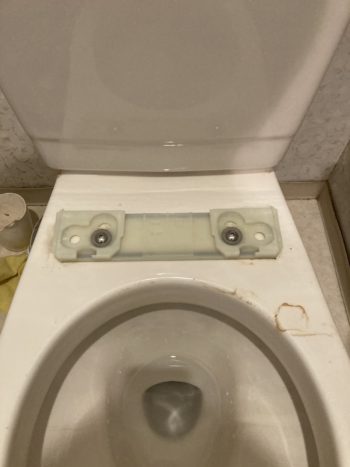 ウォシュレットから茶色い液体が垂れてくる