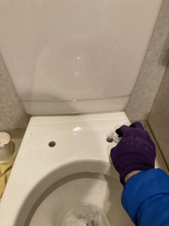 ウォシュレットから茶色い液体が垂れてくる