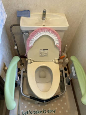 トイレのタンク内と給水管から水漏れ