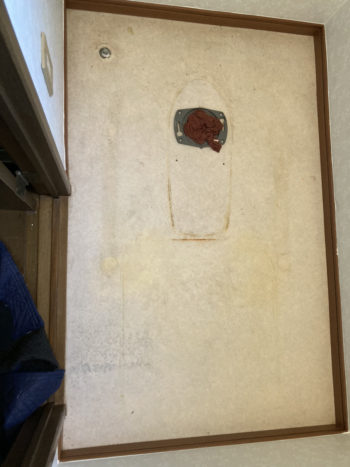 トイレのタンク内と給水管から水漏れ