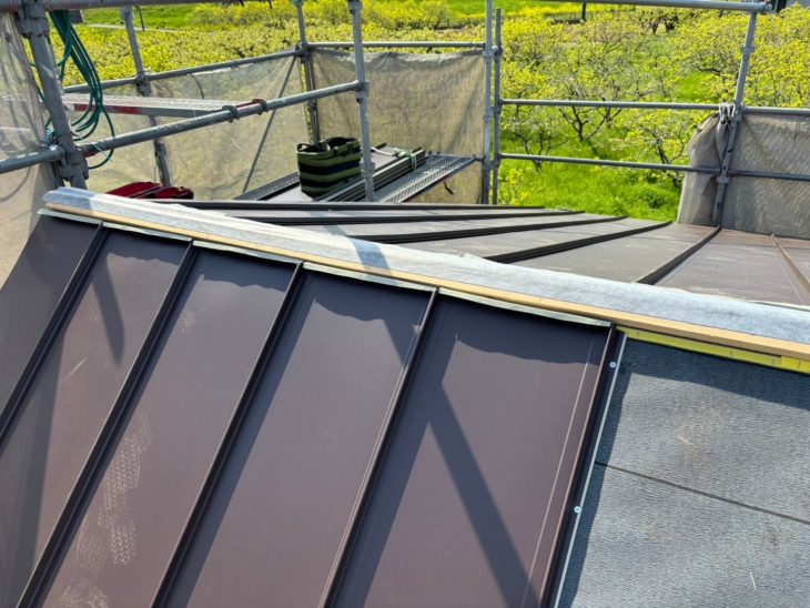 風が強い日に屋根がバタバタする！屋根葺き替え工事