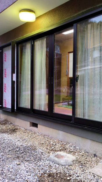 寒い・窓が閉められない・防犯上不安！サッシ入替え工事 