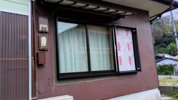 寒い・窓が閉められない・防犯上不安！サッシ入替え工事 