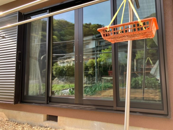 寒い・窓が閉められない・防犯上不安！サッシ入替え工事 