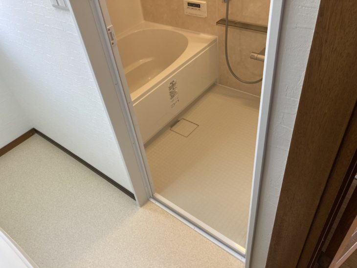 冬場でも温かく入浴できる断熱浴槽LIXILリデアにリフォーム