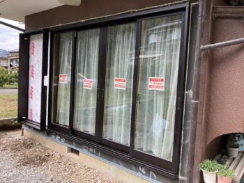 寒い・窓が閉められない・防犯上不安！サッシ入替え工事 