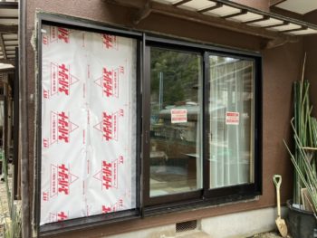 家の歪みがひどく、窓が閉められない。サッシ入替え工事 