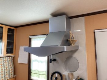 レンジフードが外れてきたので交換リフォーム