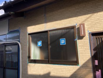 玄関を解体し、駐車場をコンクリ打設で新設。一部外壁サイディング張り替え｜伊豆の国市