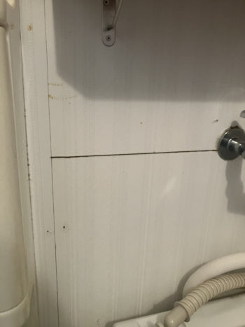 3つの不満を解消！洗面化粧台、壁、床交換工事