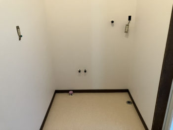 3つの不満を解消！洗面化粧台、壁、床交換工事