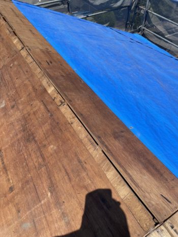 地震で家屋の倒壊を心配して重い屋根瓦から軽い屋根への葺き替え