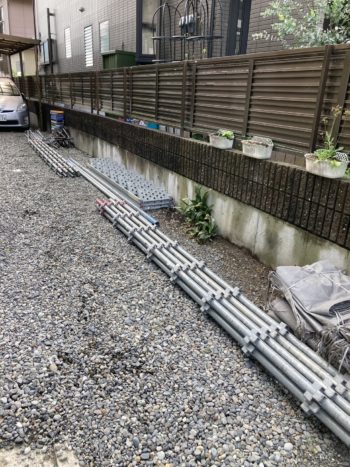 地震で家屋の倒壊を心配して重い屋根瓦から軽い屋根への葺き替え