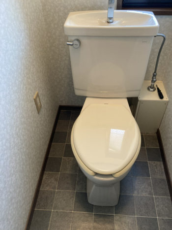 壁排水のトイレに洗浄便座のトイレを取り付けリフォーム