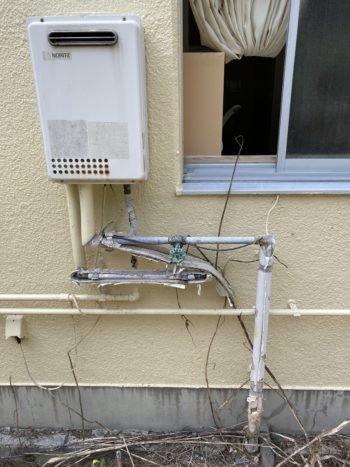 シャワーから水もお湯も出ない！給湯器交換