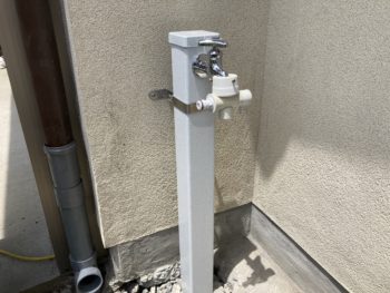 これで足元がビショビショにならない！洗面パン付きの外部水栓に交換