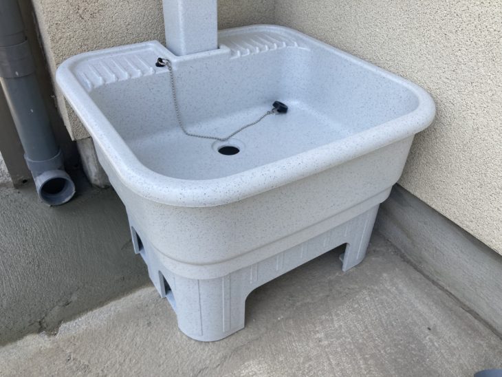 これで足元がビショビショにならない！洗面パン付きの外部水栓に交換