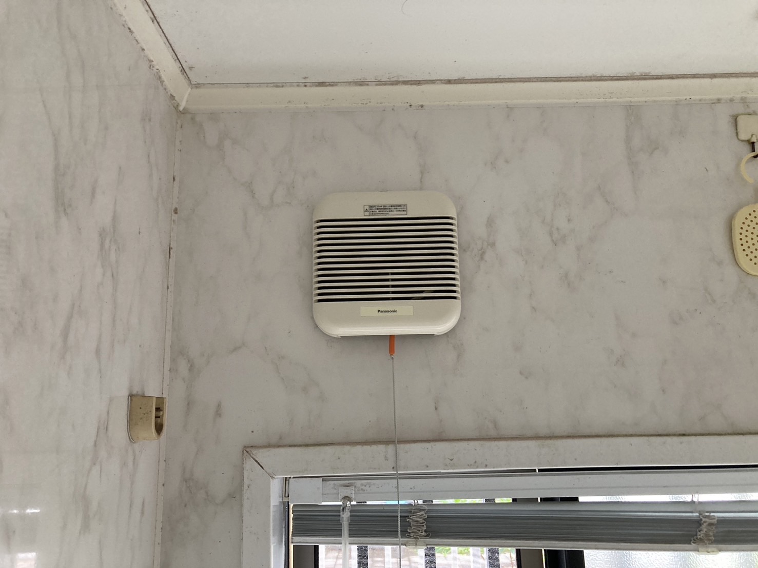 ユニットバスと洗面脱衣所に換気扇新設工事｜三島市