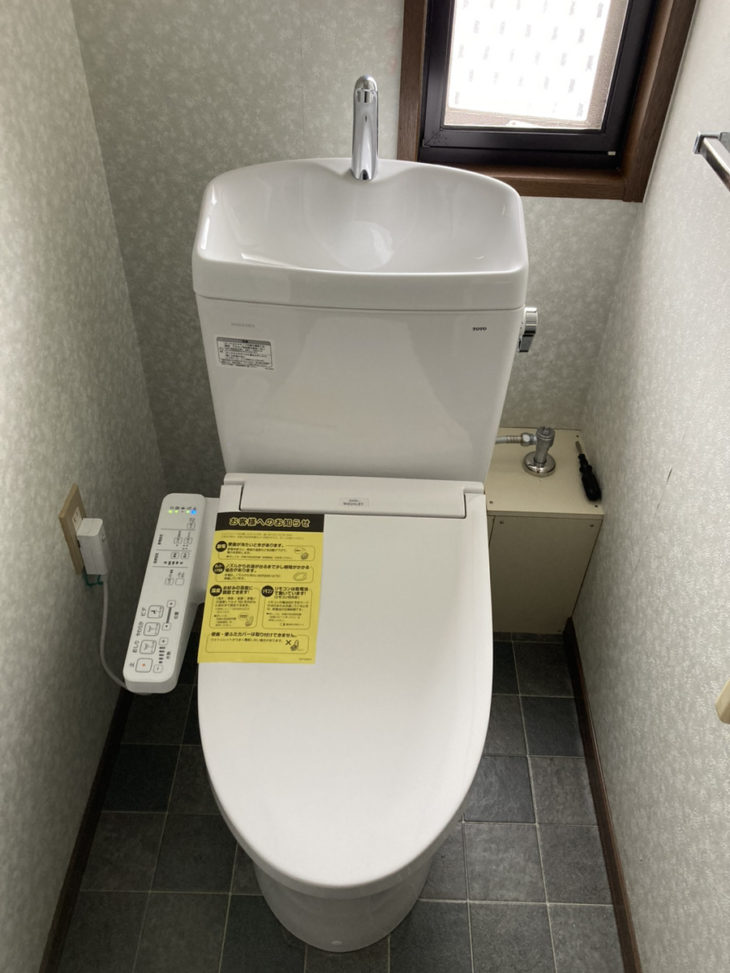 壁排水のトイレに洗浄便座のトイレを取り付けリフォーム