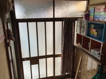 木製玄関を採光タイプの玄関に交換｜函南町