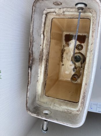 トイレの便器内に水がチョロチョロ出てきて困ってるの