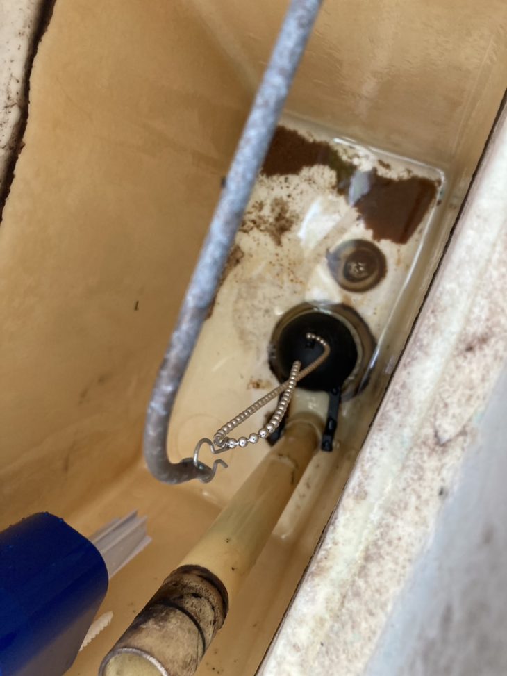 トイレの便器内に水がチョロチョロ出てきて困ってるの