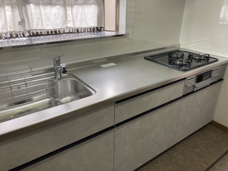 キッチン水栓からの水漏れ1ヶ月でキッチン内部が腐食