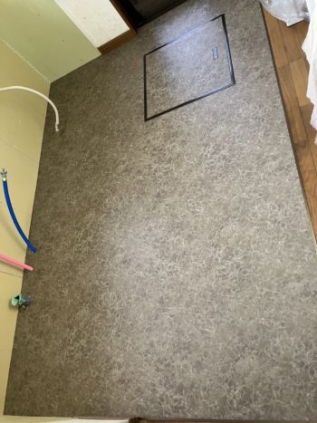 キッチン水栓からの水漏れ1ヶ月でキッチン内部が腐食