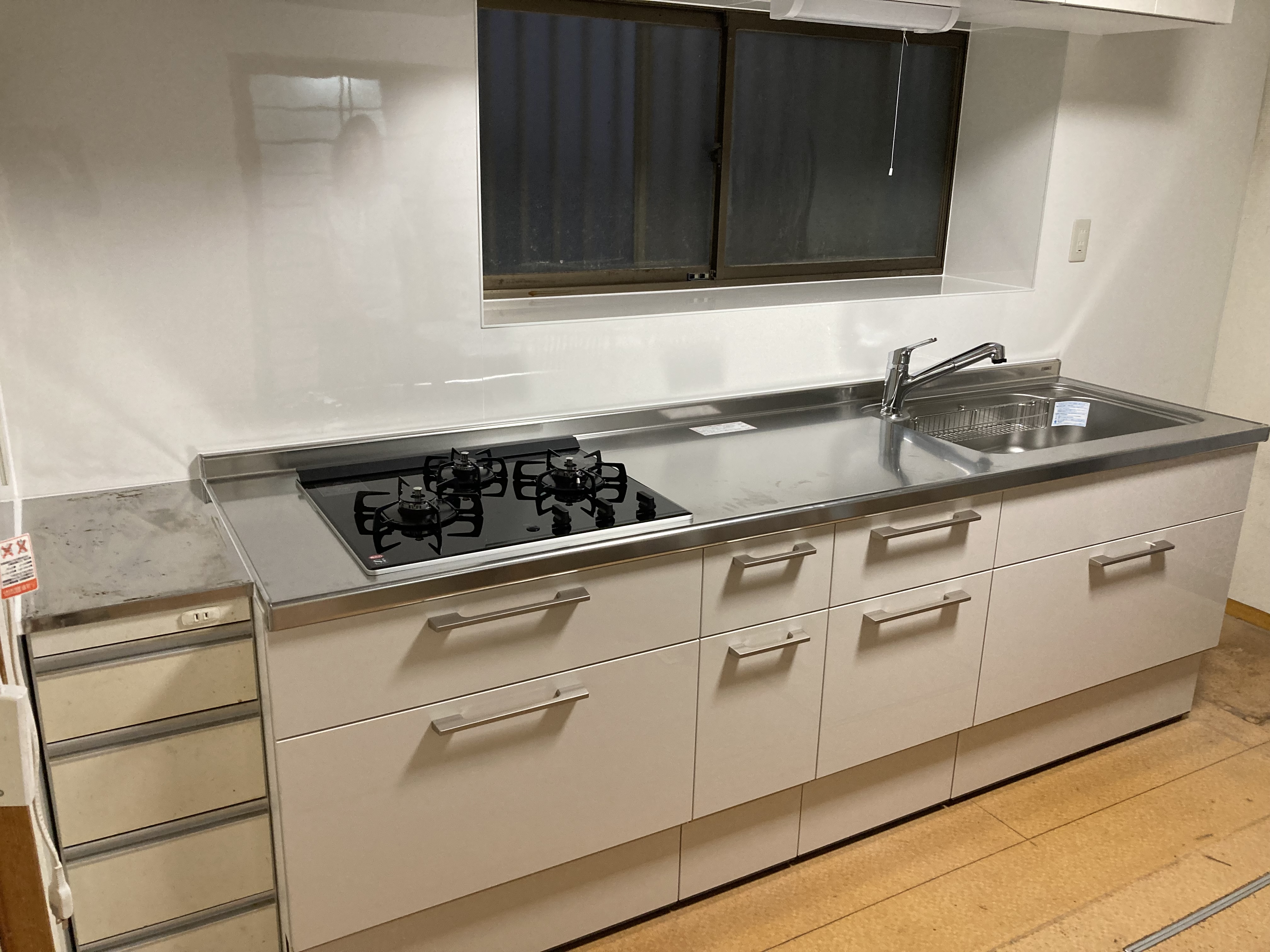 LIXILノクトシステムキッチンのグリルなしコンロを採用