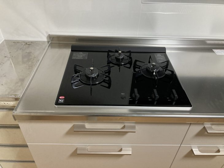 LIXILノクトシステムキッチンのグリルなしコンロを採用