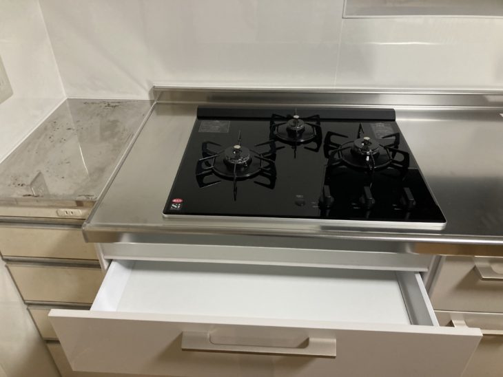 LIXILノクトシステムキッチンのグリルなしコンロを採用