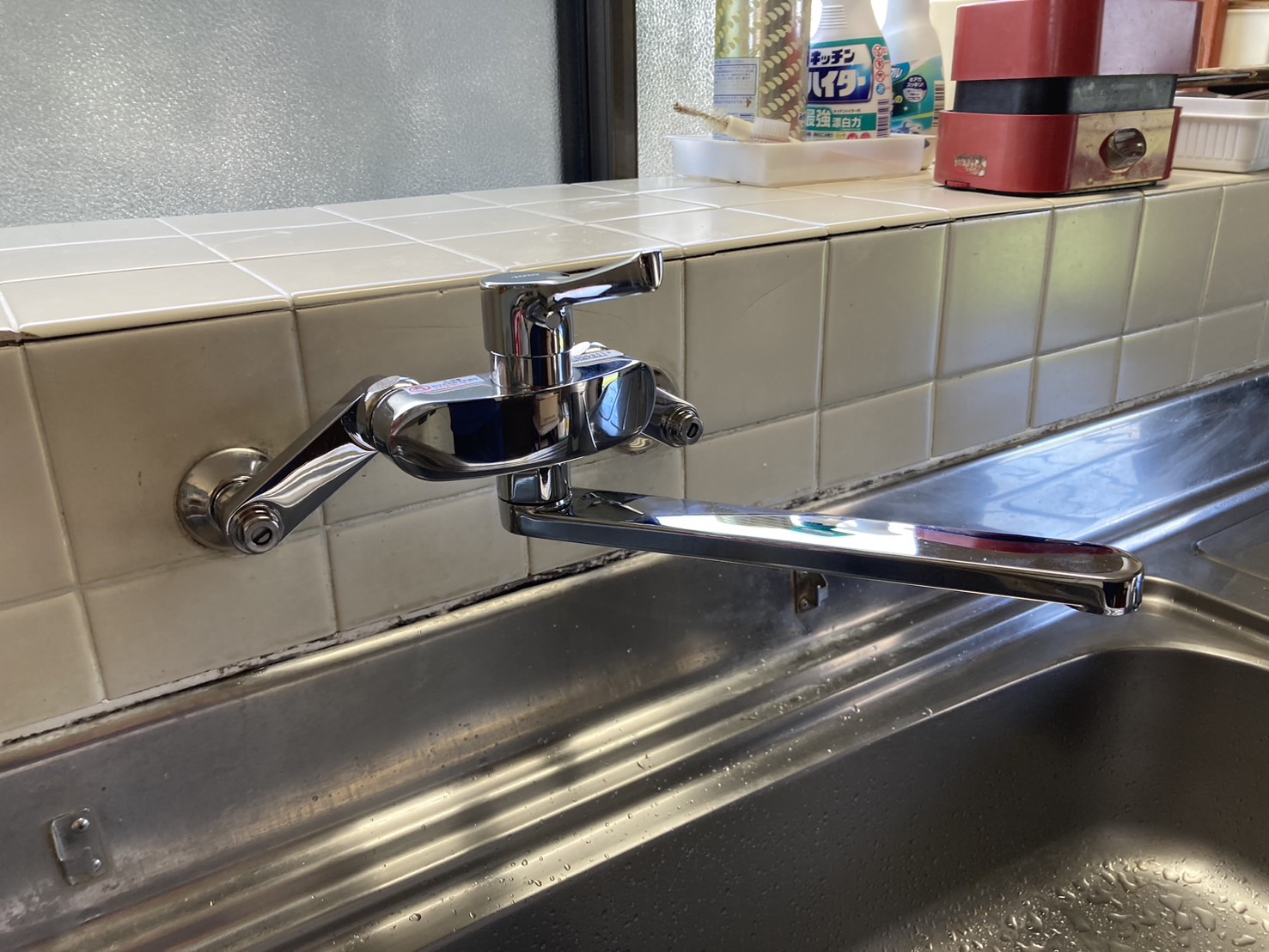 20年使用したキッチン壁付け水栓を4万円で交換