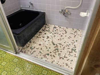 在来浴室タイルの冷たいを解消！床に貼れる「トリミールフロア」はメリットが満載┃13.2万円