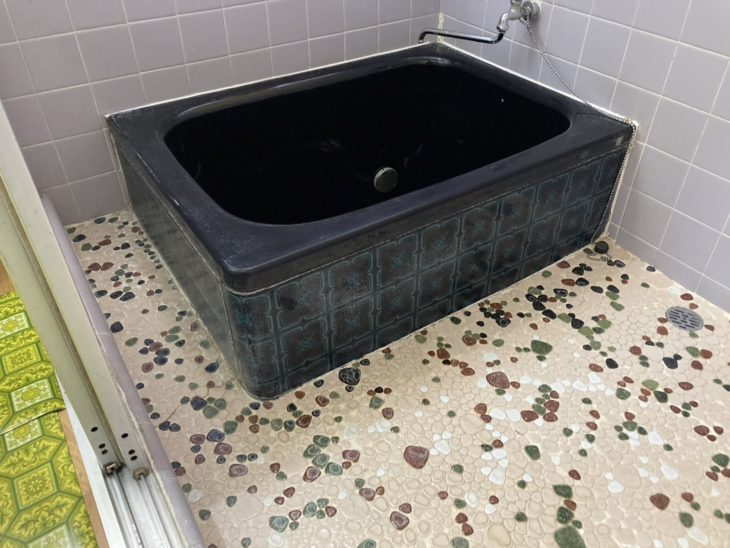 在来浴室タイルの冷たいを解消！床に貼れる「トリミールフロア」はメリットが満載┃13.2万円