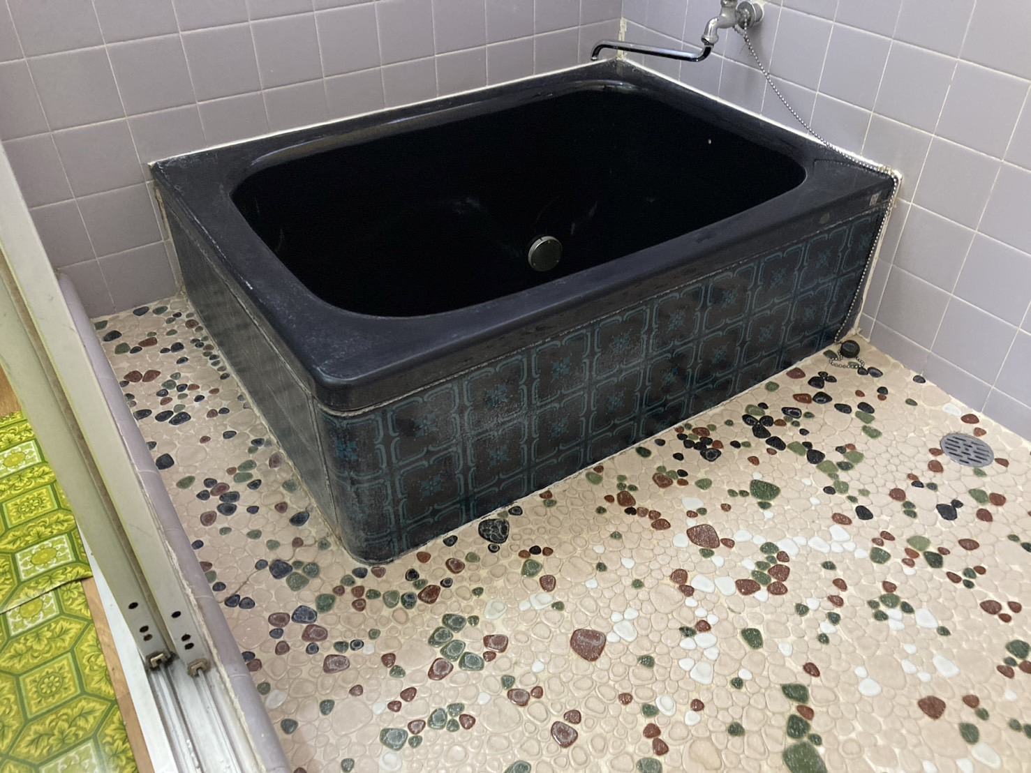 在来浴室タイルの冷たいを解消！床に貼れる「トリミールフロア」はメリットが満載┃13.2万円