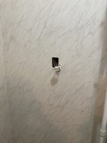 洗面台水栓ホース部分からポタポタと水が垂れてくる┃洗面台を30.2万円で交換