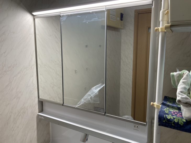 洗面台水栓ホース部分からポタポタと水が垂れてくる┃洗面台を30.2万円で交換