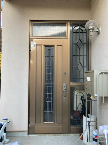 ワンタッチで施錠。eエントリーの玄関ドア「三協アルミノバリス採風ドア」