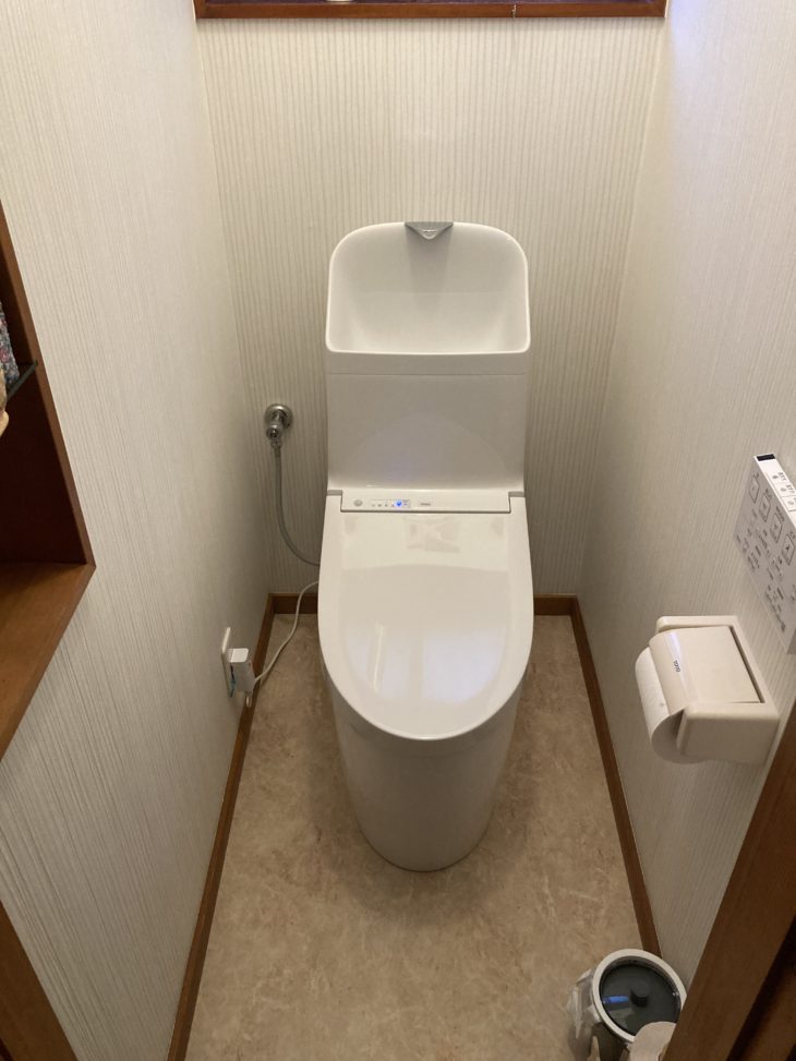 来客者も使用するのでちょっといいトイレ「TOTO　ＧＧ－800」を。