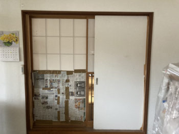 飼っている犬猫のために…引き戸交換とペットドア取り付け｜伊豆市