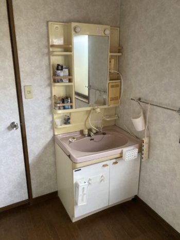 洗面化粧台を交換しつつお湯を使えるようにしたい｜洗面化粧台交換+給湯配管工事