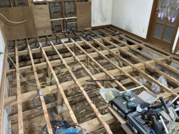 水回り（浴室、洗面台、トイレ、キッチン）LDK・廊下床張り替え｜伊豆の国市