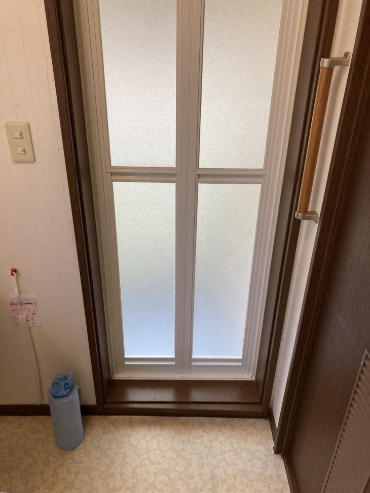 浴室内での緊急事態に備えて…浴室ドアを開き戸から折れ戸へ交換