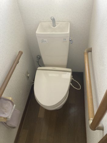 30年以上使用のトイレが漏水。TOTOピュアレストQRに交換