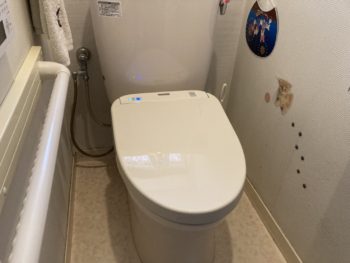 便座の蓋が割れてしまいトイレのウォシュレットのみ交換