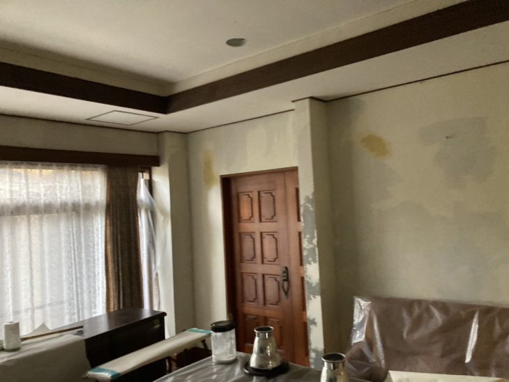 「室内で小火（ボヤ）が起きてしまい汚れたのでキレイにしたい」クロス貼り替え