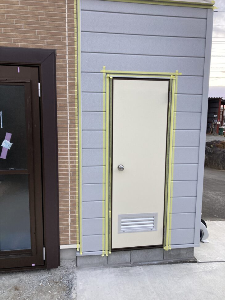 事業所に外部トイレ空間を新設