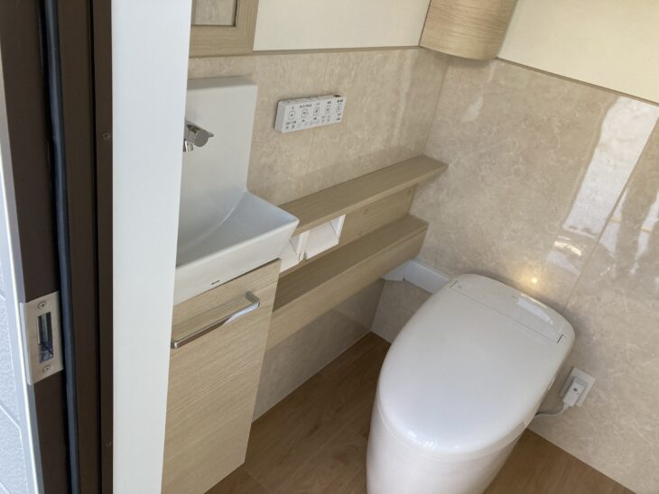 事業所に外部トイレ空間を新設